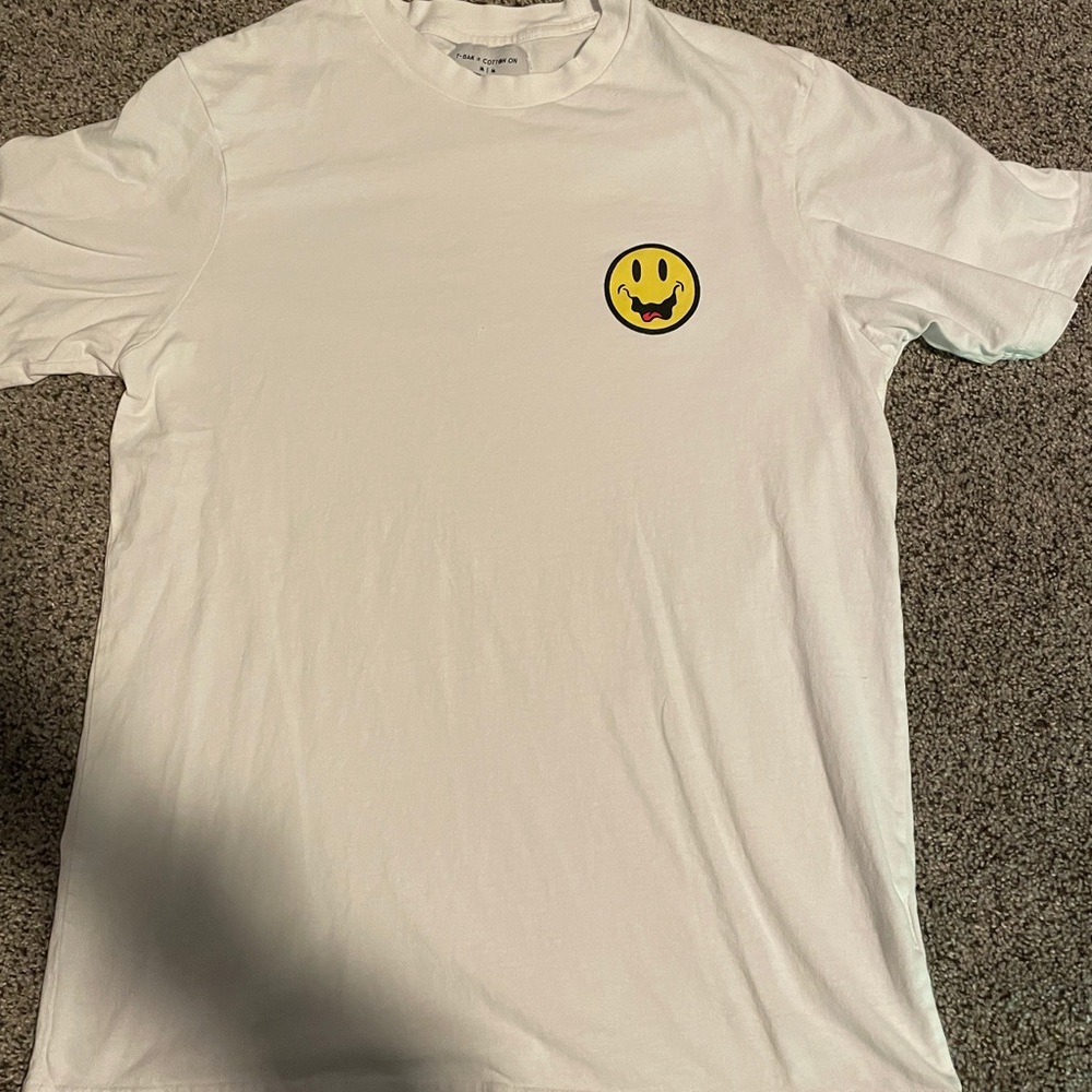 White smiley face men’s cotton on tshirt M